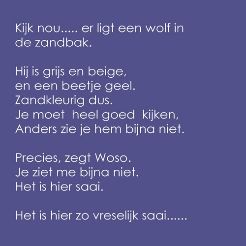 er ligt een wolf in de zandbak